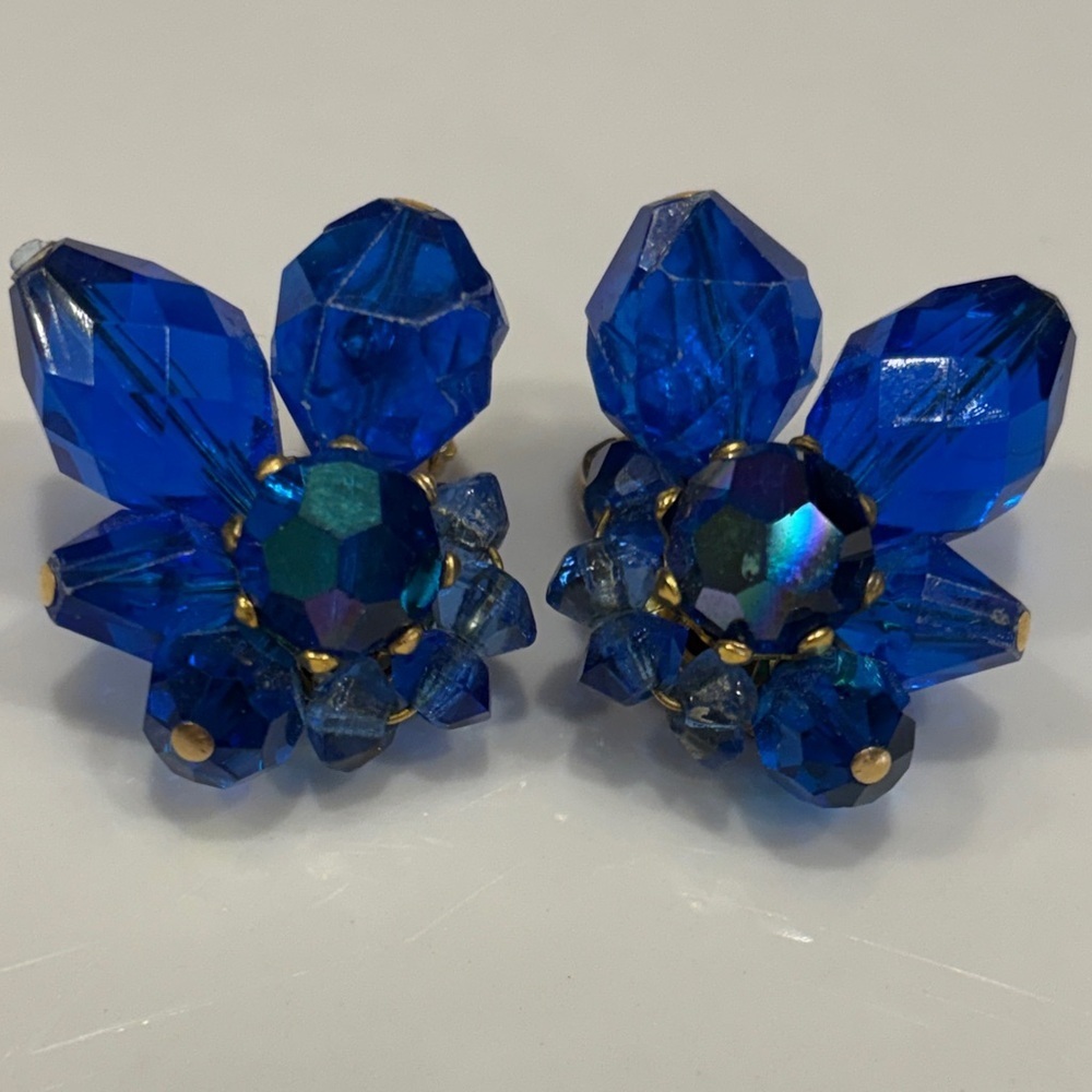 Vintage Carnegie Signed Blue Crystal Clip-On Earrings Aurora Borealis Statement